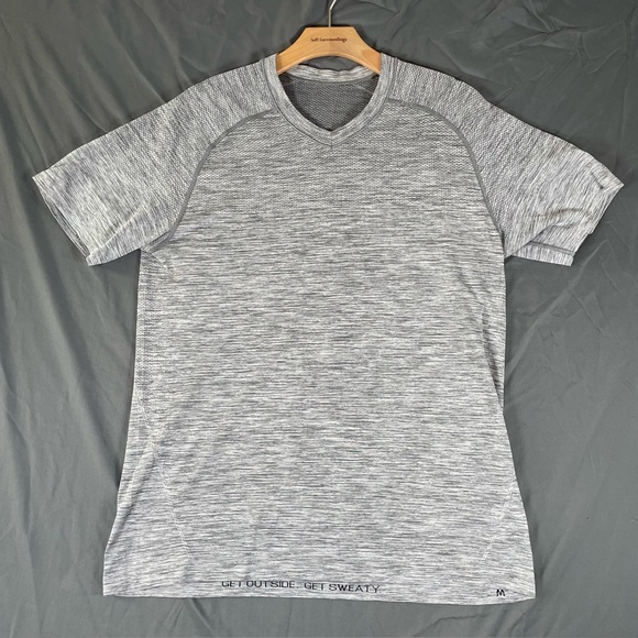 Lululemon T-Shirt Men’s Medium Gray Short Sleeve V-Neck Activewear Gym Training - Picture 1 of 4